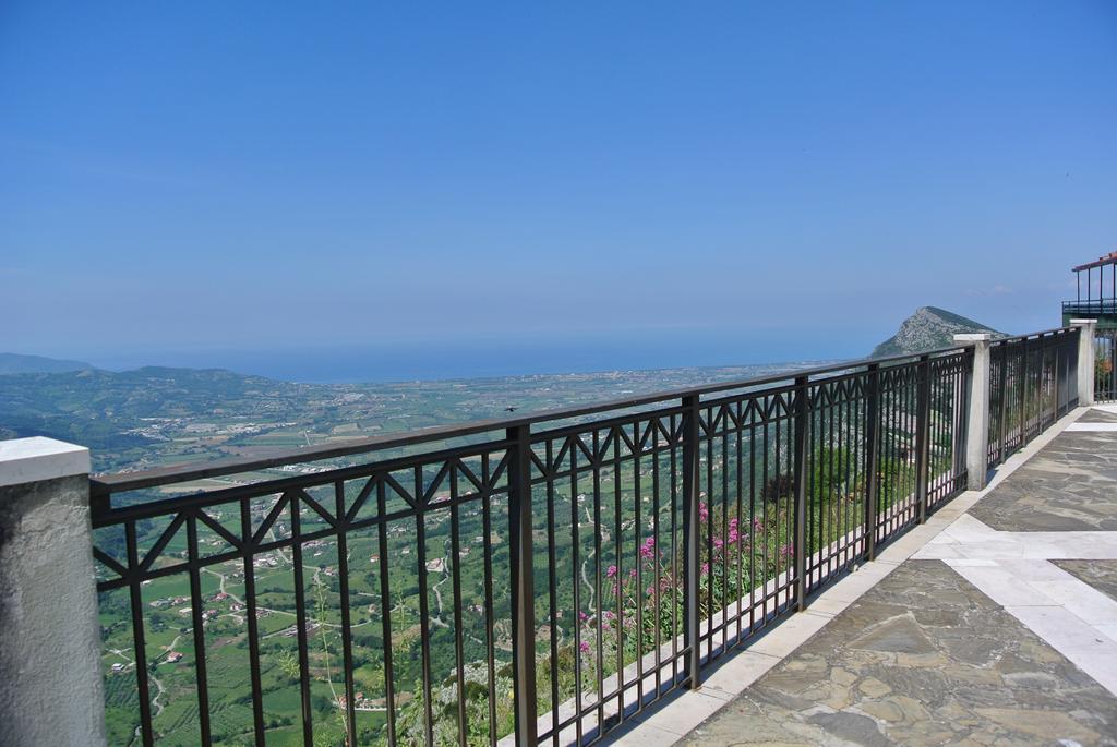 B&B Casa Antonia Trentinara Buitenkant foto