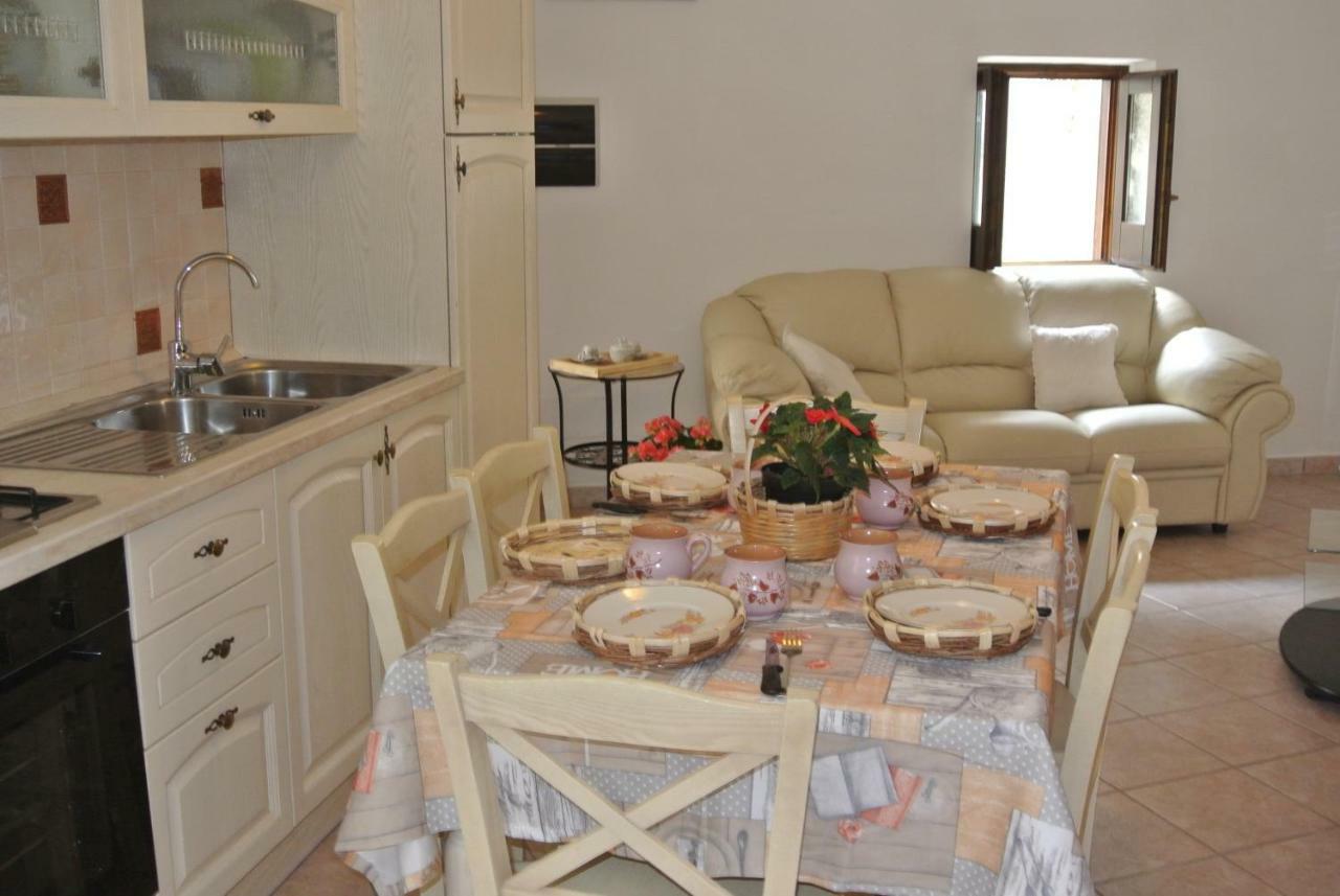 B&B Casa Antonia Trentinara Buitenkant foto